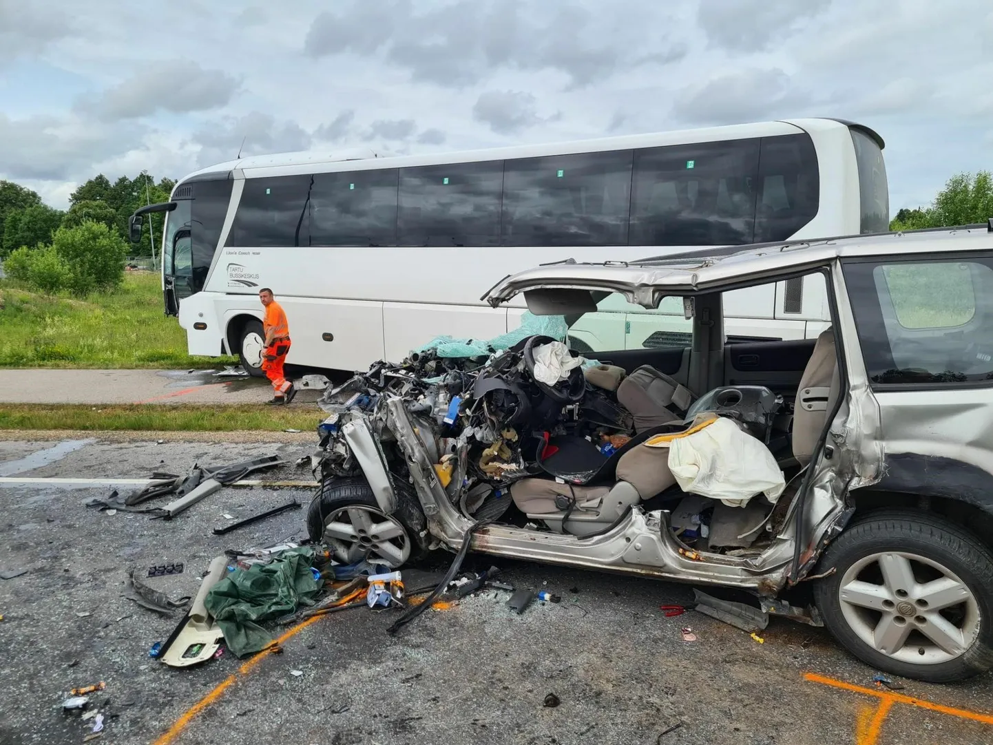 Tartu lähistel Märjal põrkasid mullu 14. juunil kokku maastur ja liinibuss. Maasturijuht hukkus sündmuskohal.