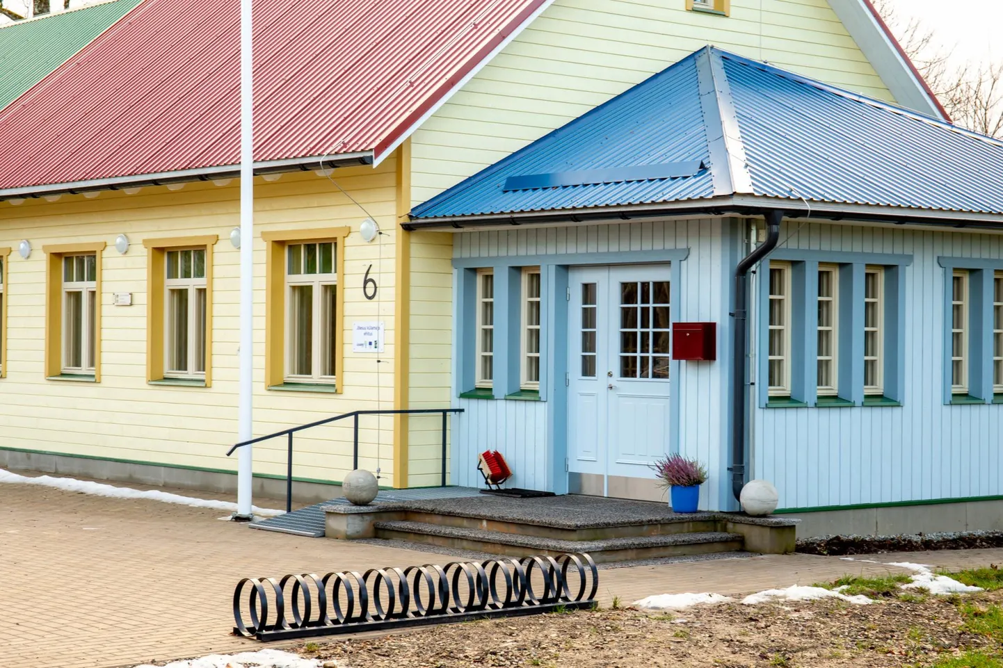 Jõesuu küla külamaja.