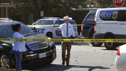 Texases asuvas kirikus sai tulistamises surma preester