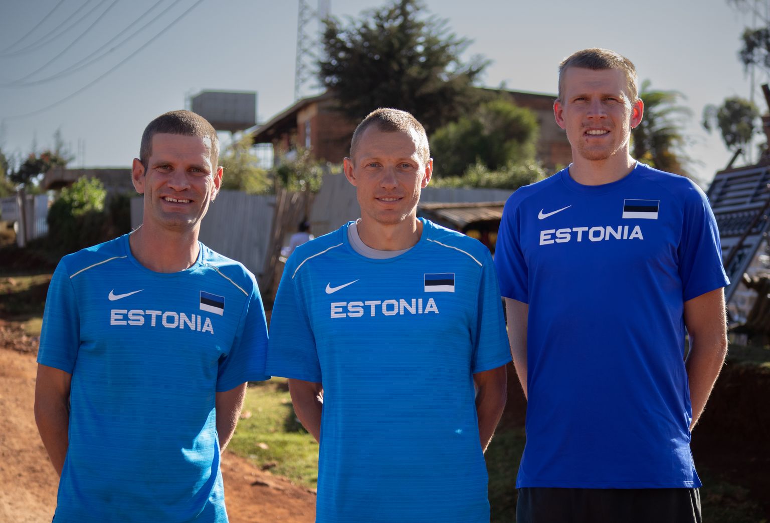 Eesti maratoonarid Tiidrek Nurme (vasakult), Roman Fosti ja Kaur Kivistik.