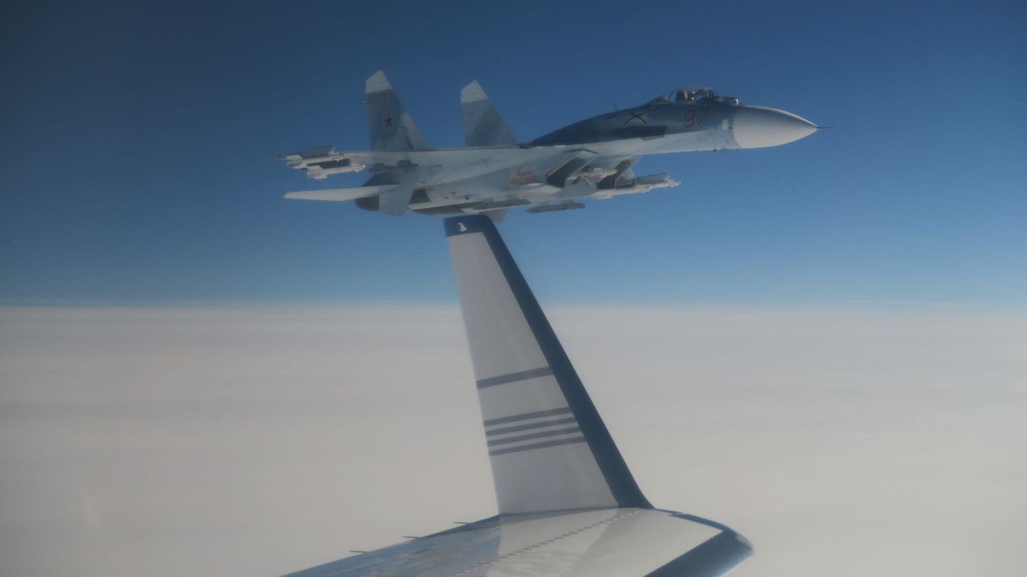 19 февраля Су-27 совершил опасное сближение со шведским самолетом разведки.