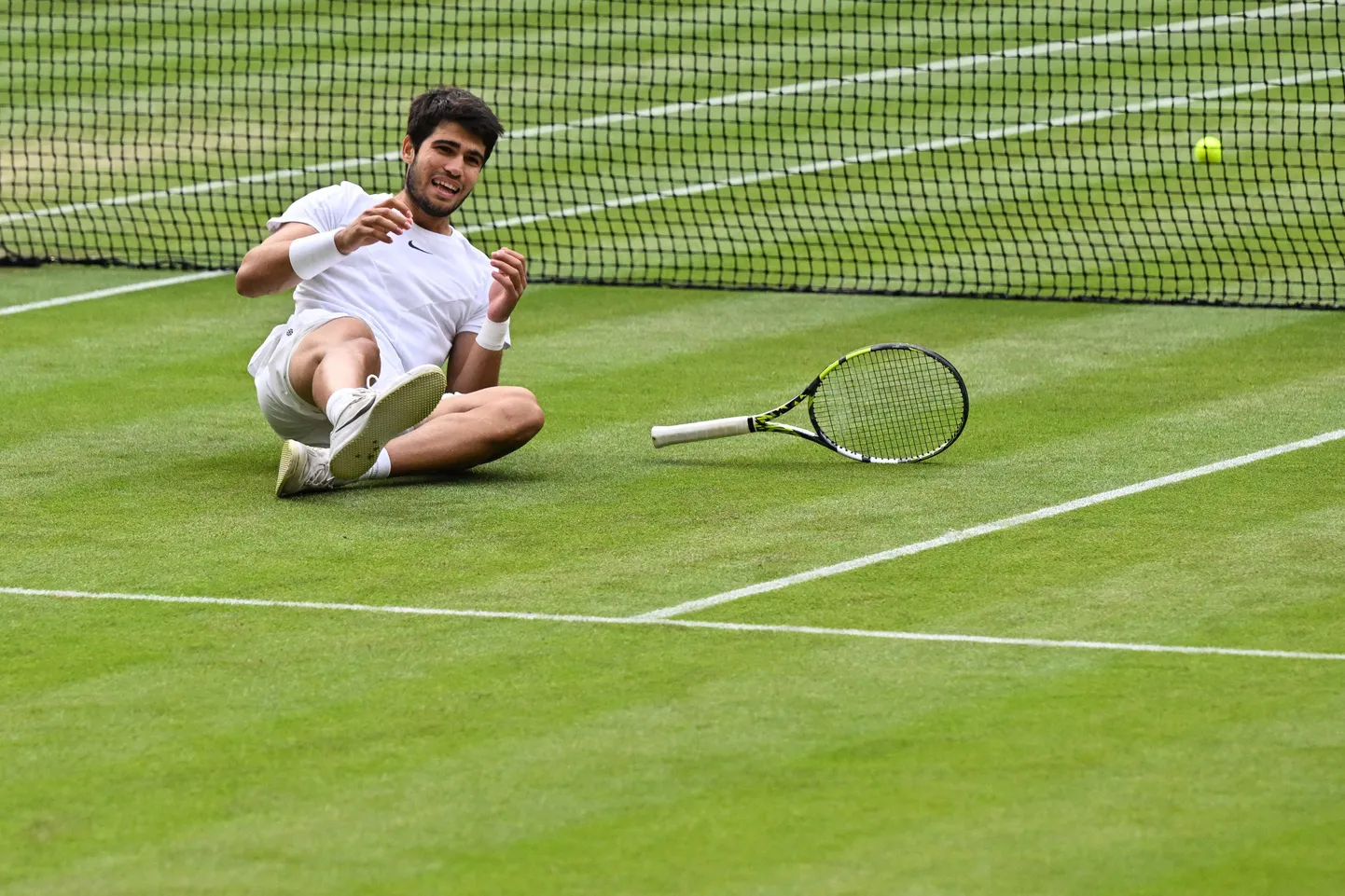 Carlos Alcaraz langeb murule pärast Novak Djokovici alistamist ja esmakordset Wimbledoni turniiri võitmist.
