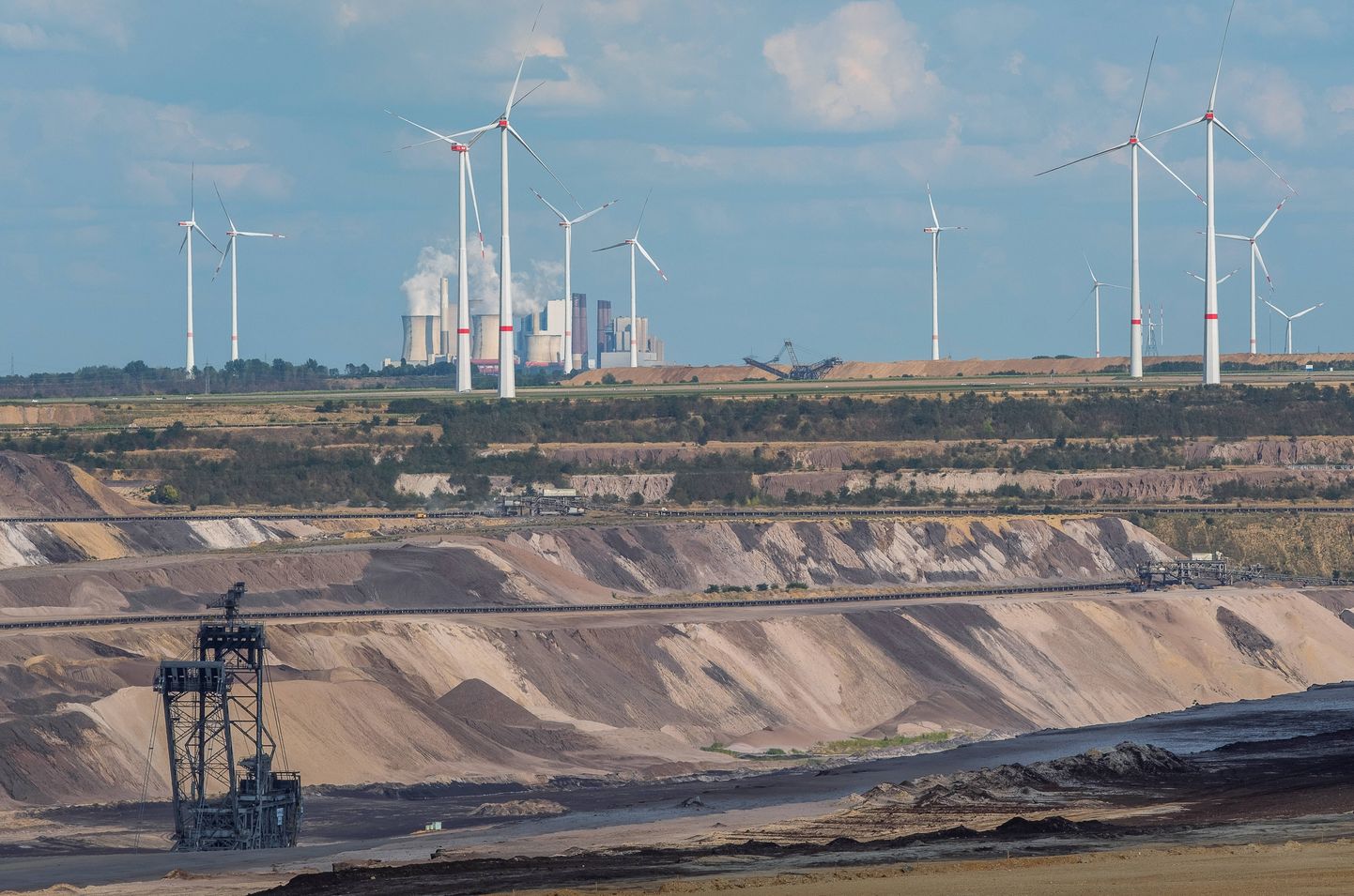 Pildil olevad tuulikud võetakse söekaevanduse laiendamise tõttu maha.