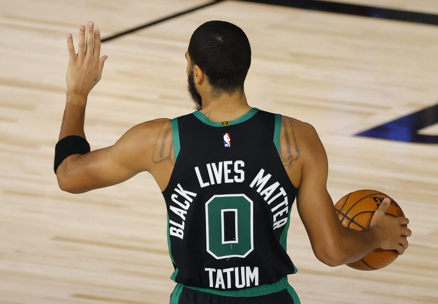 Loosung «Black Lives Matter» on NBA särgid enda võimusesse haaranud.