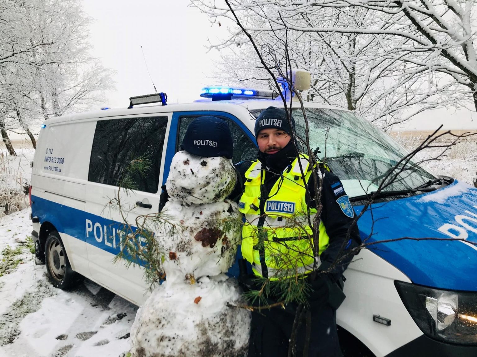 Pärnu patrulltoimkonnaga liitus lumememm Taavi.