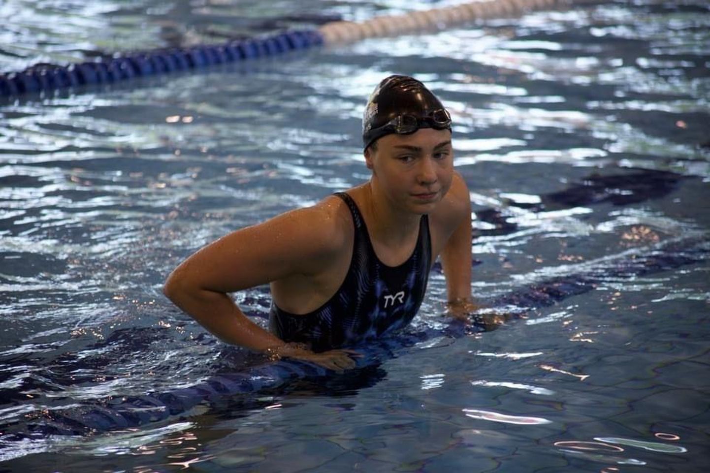 Pärnu spordikooli kasvandik Aurelia Roos ujus riigi meistrivõistlustel linna rekordi ja teenis kolm medalit.