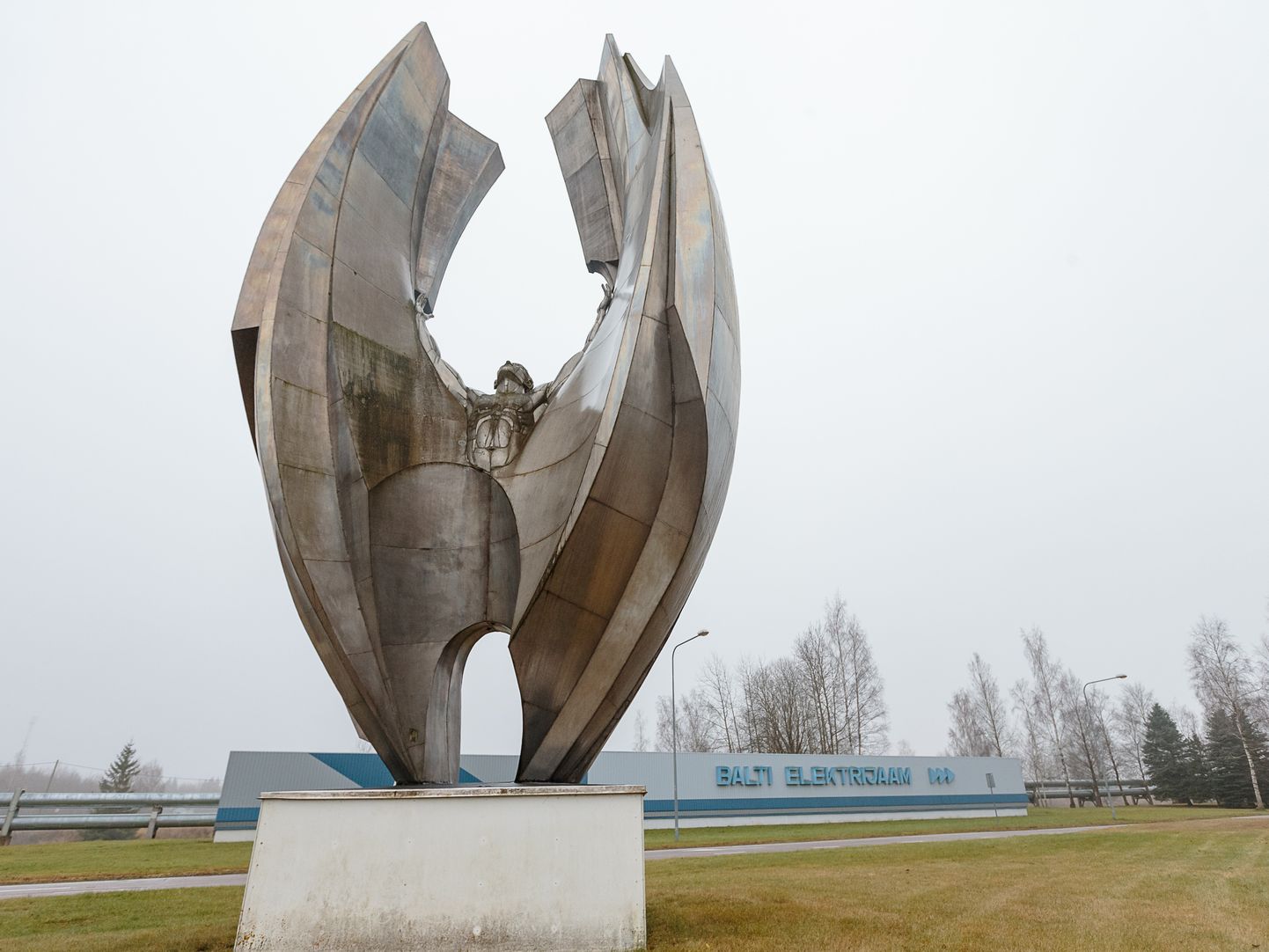 Eesti Energia Balti elektrijaama sümbol − tiibu taeva poole sirutav Ikaros.