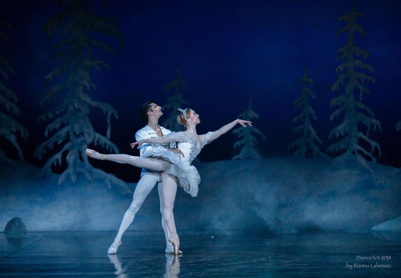 Estonia balletitantsijad toovad lavale “Pähklipureja süidi”.