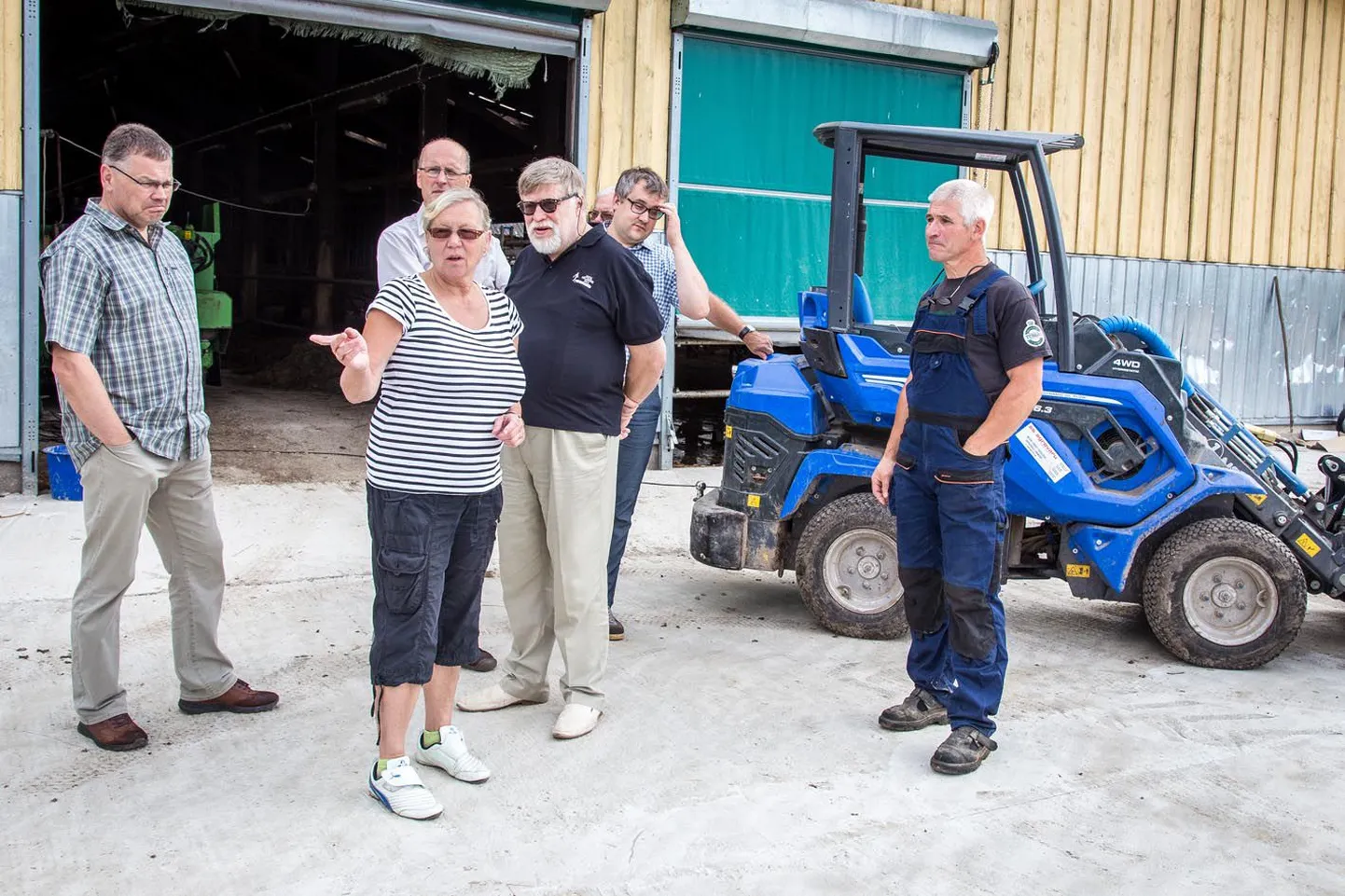 Aasta põllumeest selgitav komisjon külastas Anne ja Ennu Nurga (pildil paremal) majapidamist eelmise nädala lõpul. Vaadati üle nii laudad kui ka pooleliolevad investeeringuobjektid.