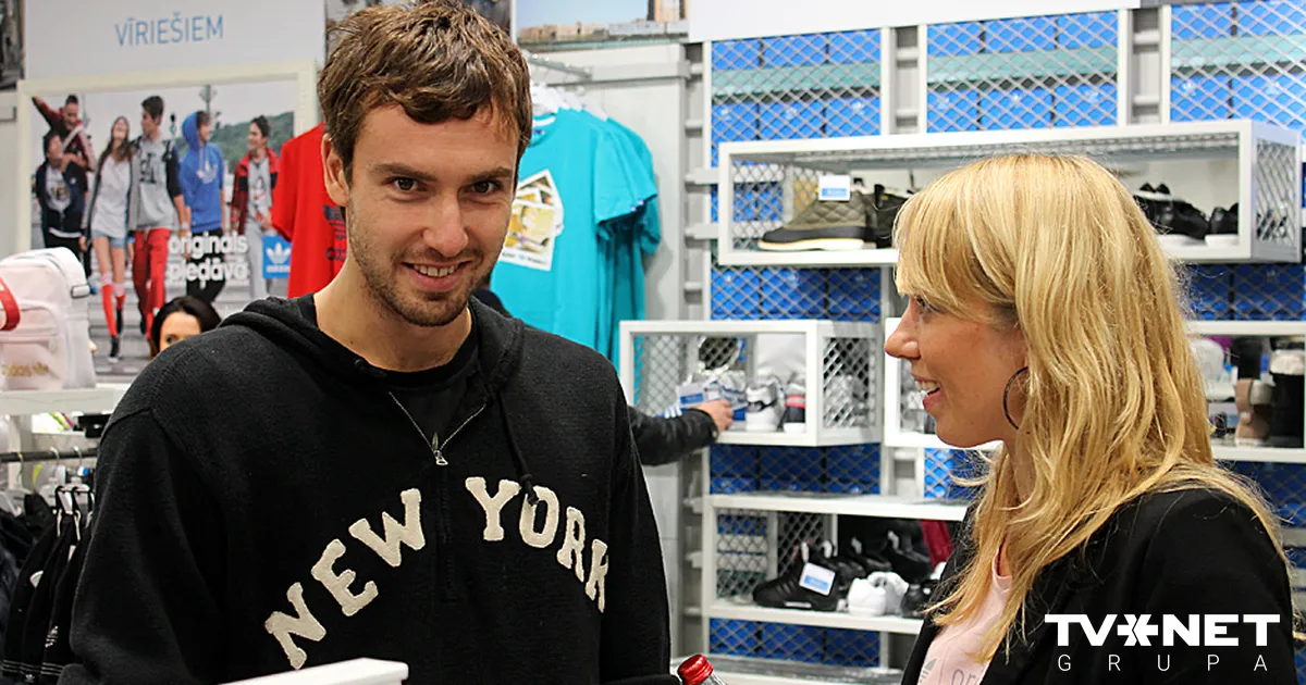 Ernests Gulbis veikala “R&E Sport” atklāšanā