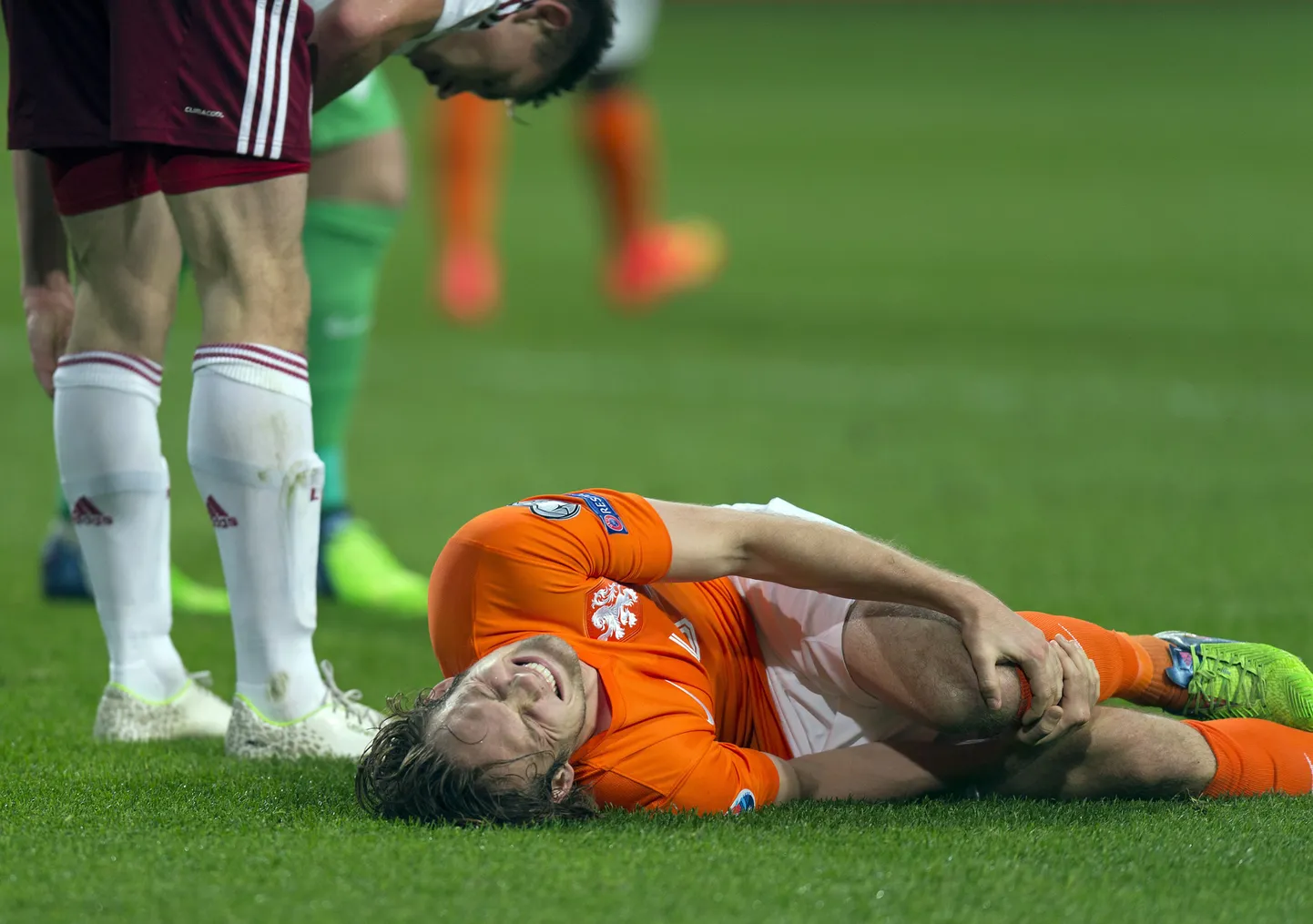 Daley Blind vigastas kohtumises Läti vastu põlve.