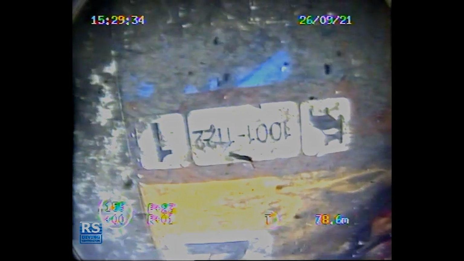 Kaader videost: Uks, mille kaudu pääses vesi ametlike raportite järgi autotekilt alumistele tekkidele.