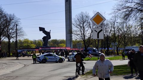 Для эмоционального и физического очищения памятник советским воинам в Риге заменят на водоем