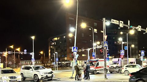 ФОТО ⟩ Внедорожники не поделили дорогу: в Таллинне на оживленном перекрестке произошло ДТП