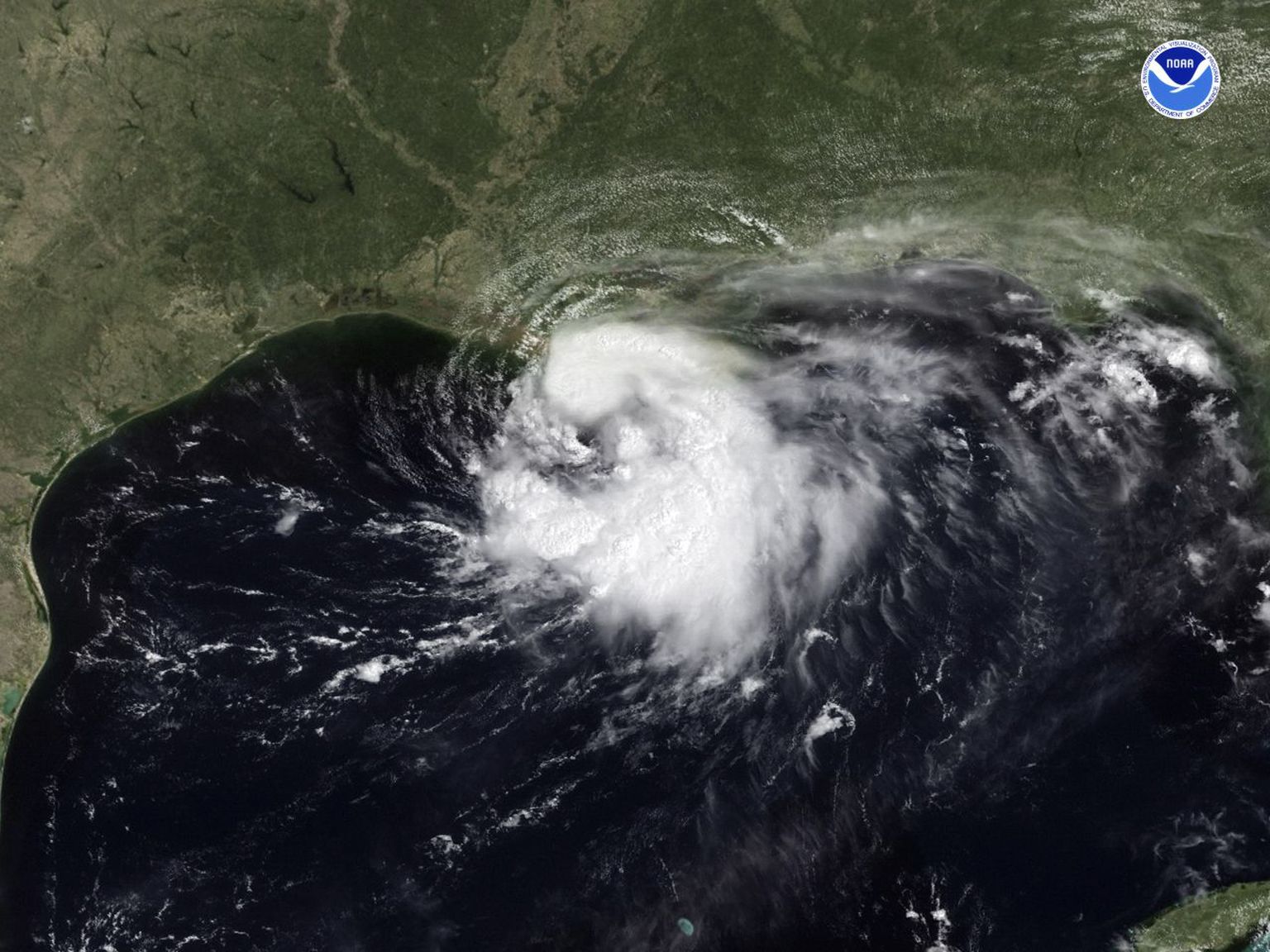 NOAA satelliidipilt Mehhiko lahel Louisianale lähenevast troopilisest tormist Edouard.