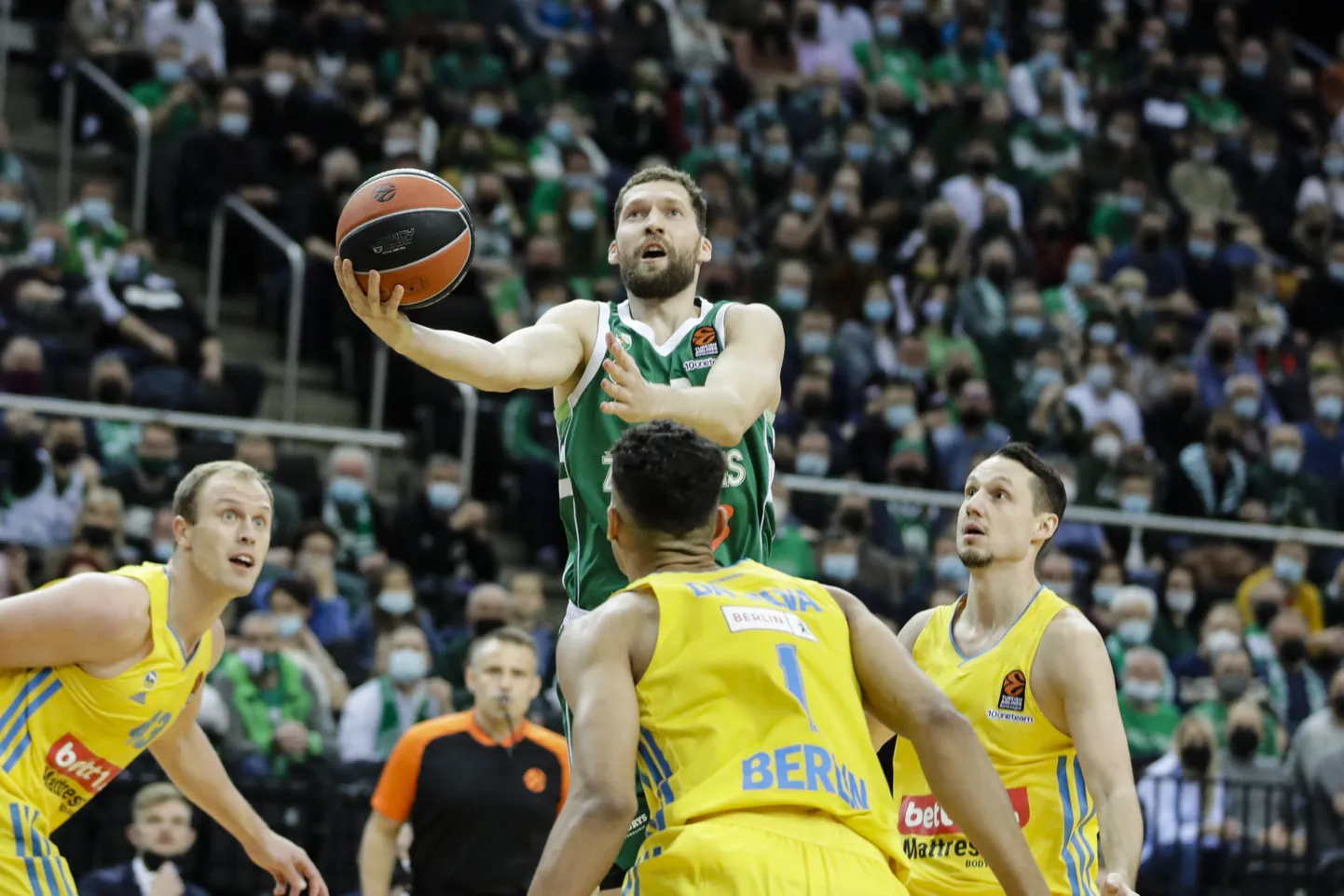 Janis Strelnieks palliga.