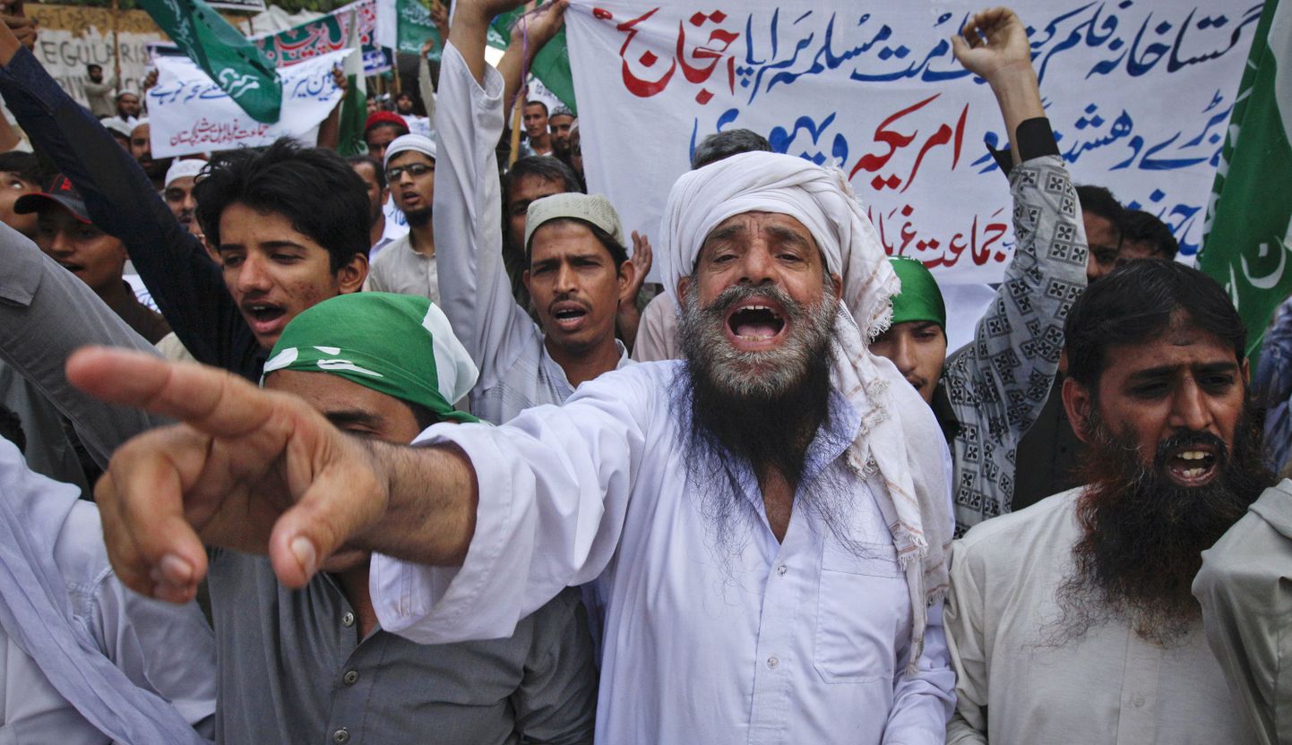 Pildil moslemeid pilava filmi vastane meeleavaldus Pakistanis.