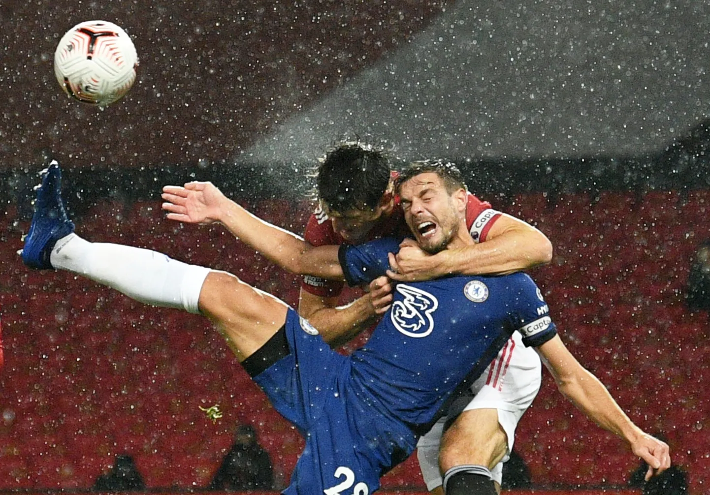 Harry Maguire tiris Cesar Azpilicueta maha, kuid pääses karistuseta.