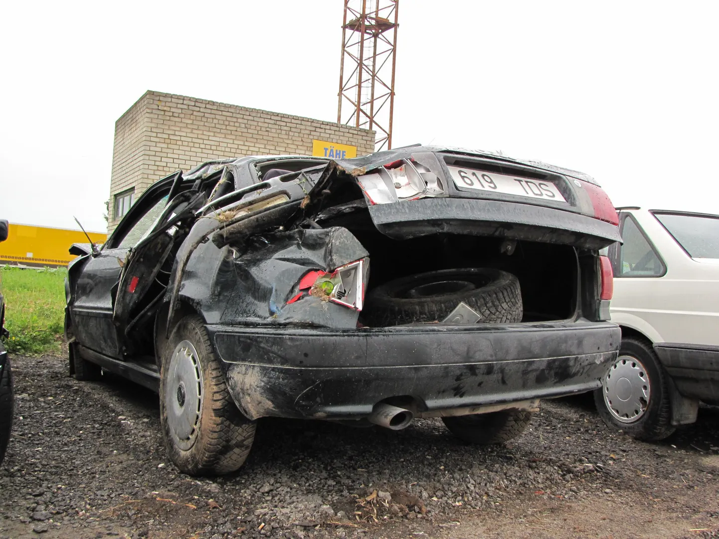 Audi 80 после аварии. Снимок иллюстративный