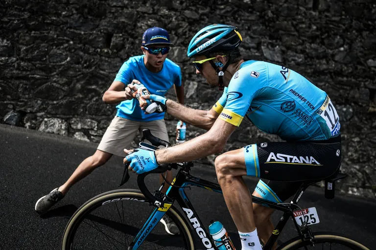 Tanel Kangertile jättis kustumatu mälestuse 2018. aasta Tour de France. Viimast hooaega Astana meeskonda kuulunud Kangert lõpetas tuuri 16. kohal. Rohkem rõõmu pakkus Vändrast pärit rattaprofile kahe tiimikaaslase etapivõidud.