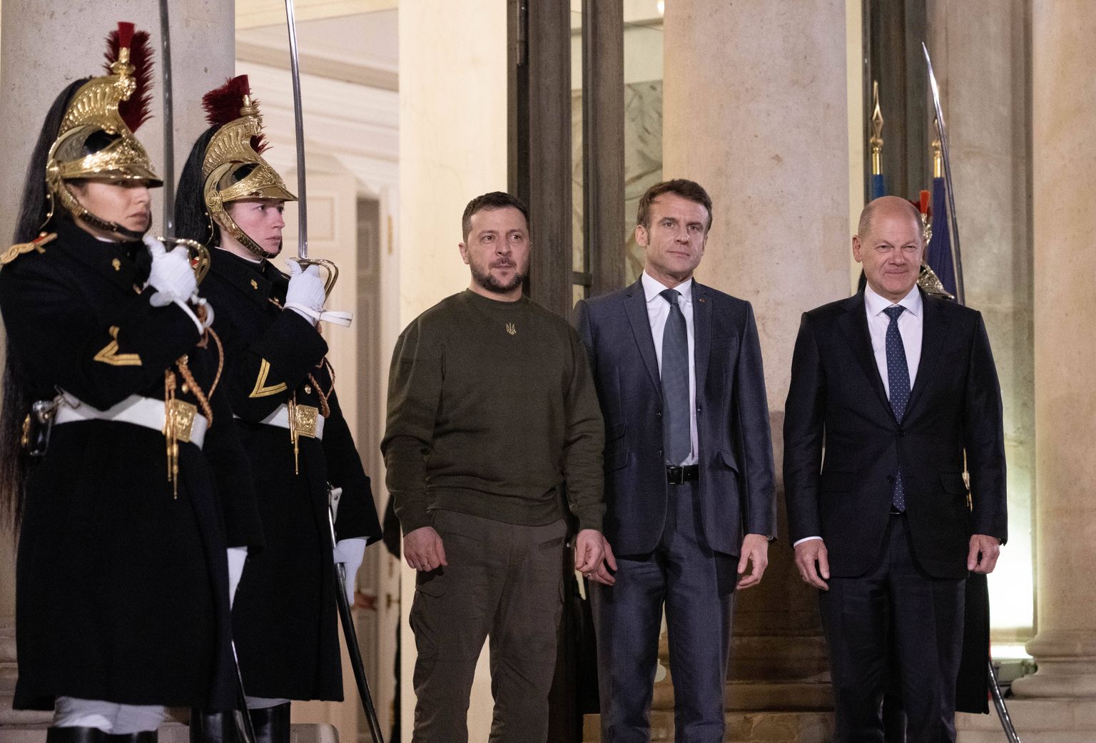 Volodõmõr Zelenskõi, Emmanuel Macron ja Olaf Scholz Pariisis.