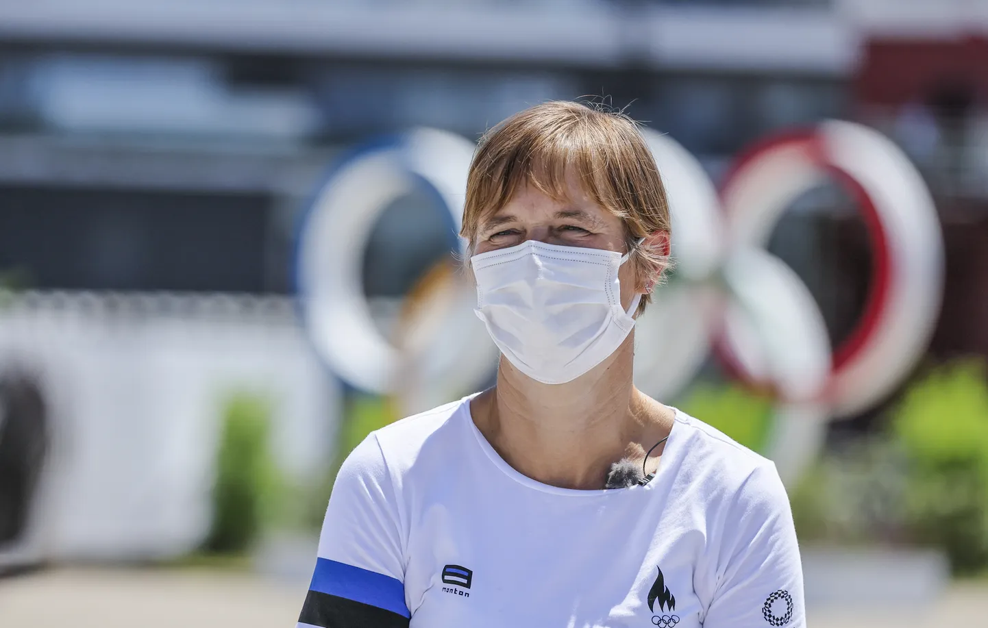 President Kersti Kaljulaid Tokyos Marko Kaljuveerile intervjuud andmas.