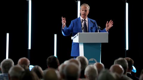 Reform UK liidrit Farage'i süüdistatakse taas kingituste varjamises