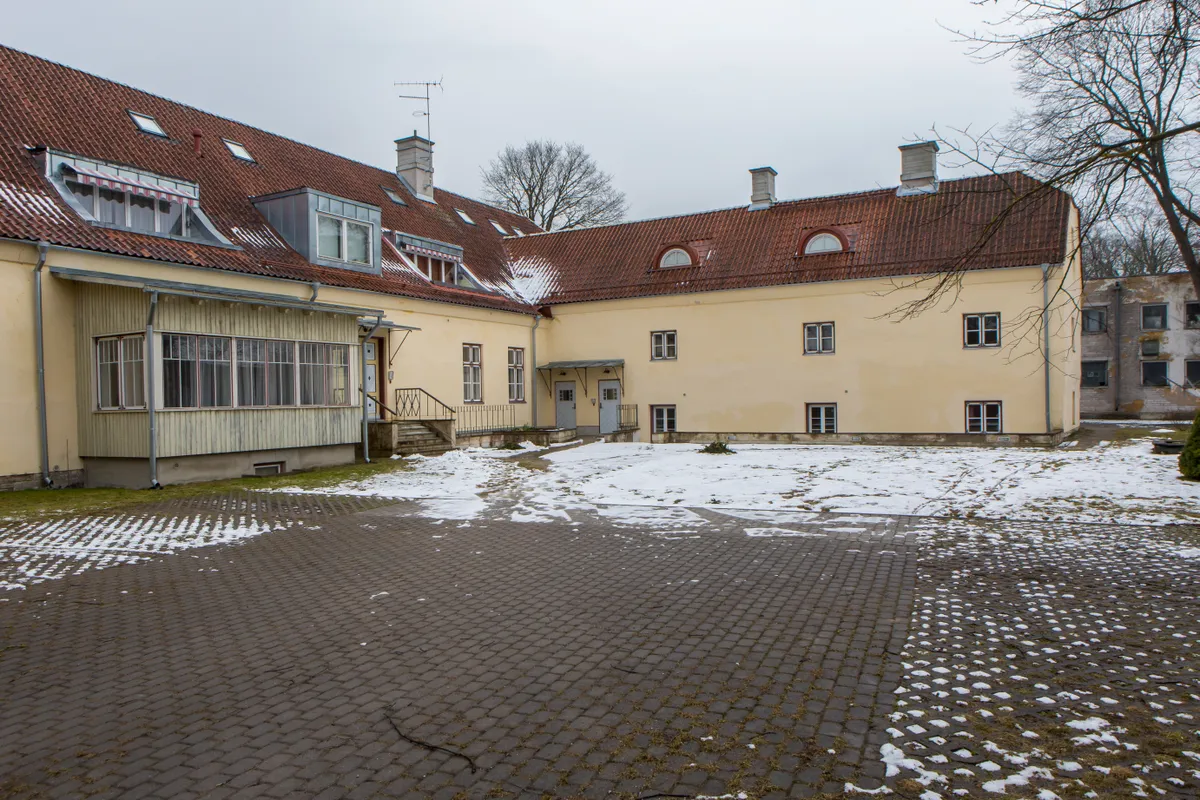 Hoonel on pikk ja väärikas ajalugu. Säilinud on 1789. aastast pärinev majaplaan.