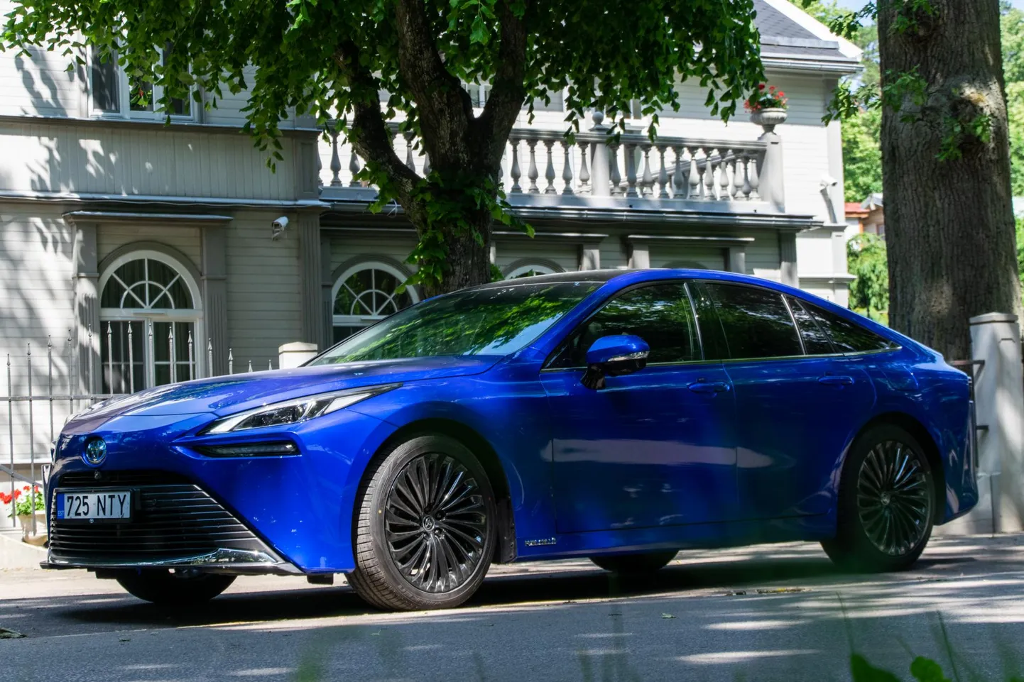 Mirai on sale, luksuslike proportsioonidega ilus auto.
​Toyota Mirai Riia 19-20-06-21. FOTO Esta Tatrik