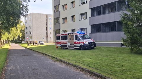 Viljandis kukkus väike laps viiendalt korruselt alla