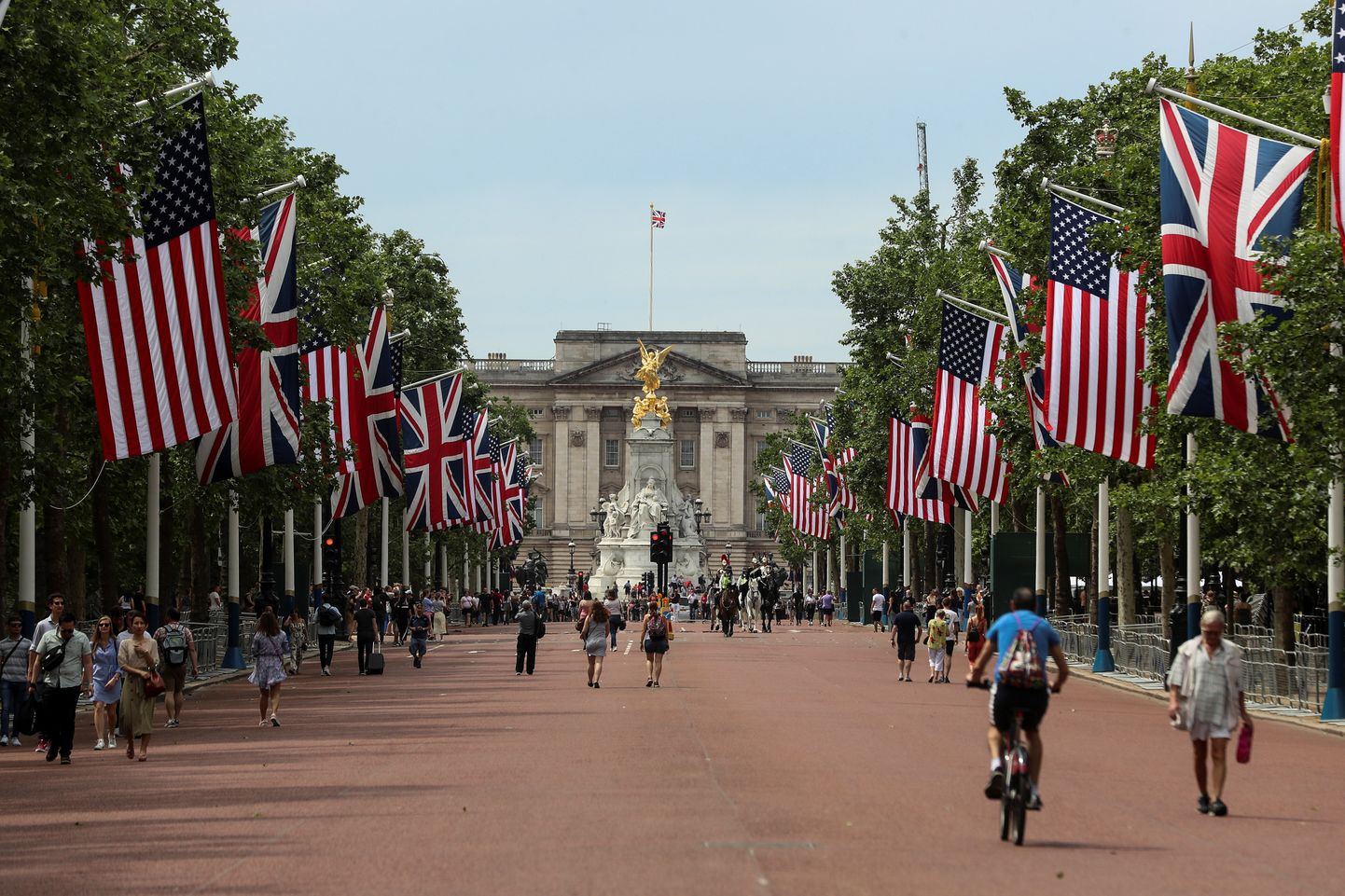 Флаги Великобритании и США. Иллюстративное фото.