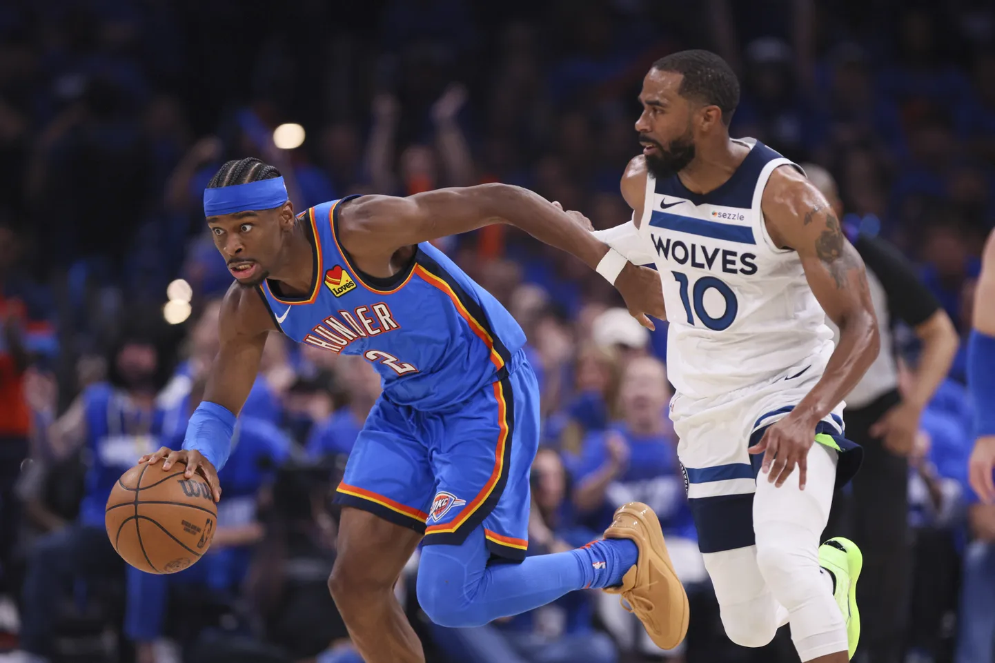 Oklahoma City Thunder tagamängija Shai Gilgeous-Alexander (palliga).
