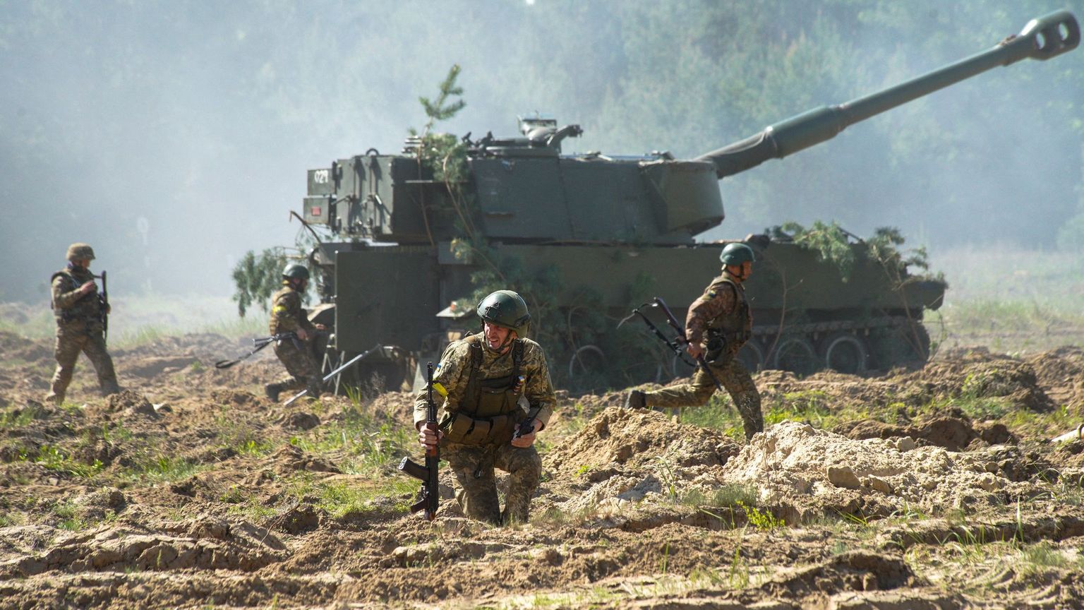 Ukraina sõjaväelased Norralt saadud haubitsaga M109A3 tegutsemas Vene üksuste vastu.