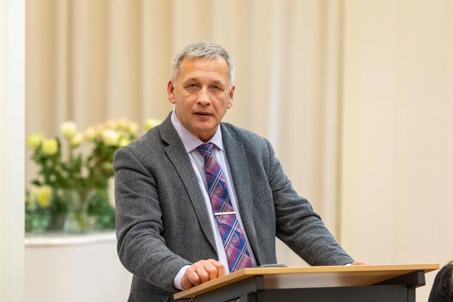 Kalle Grünthal võitleb koroonapiirangute kaotamise eest nii Paide linnas kui riigikogus.