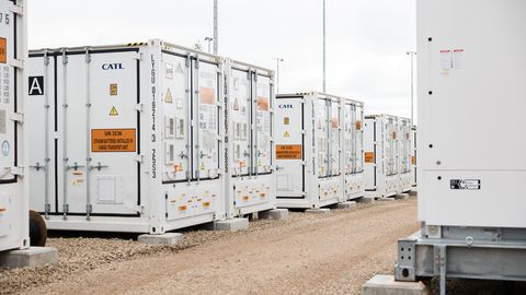 Latgalē veiksmīgi īstenota AST sinhronā kompensatora un baterijas noturības pārbaude