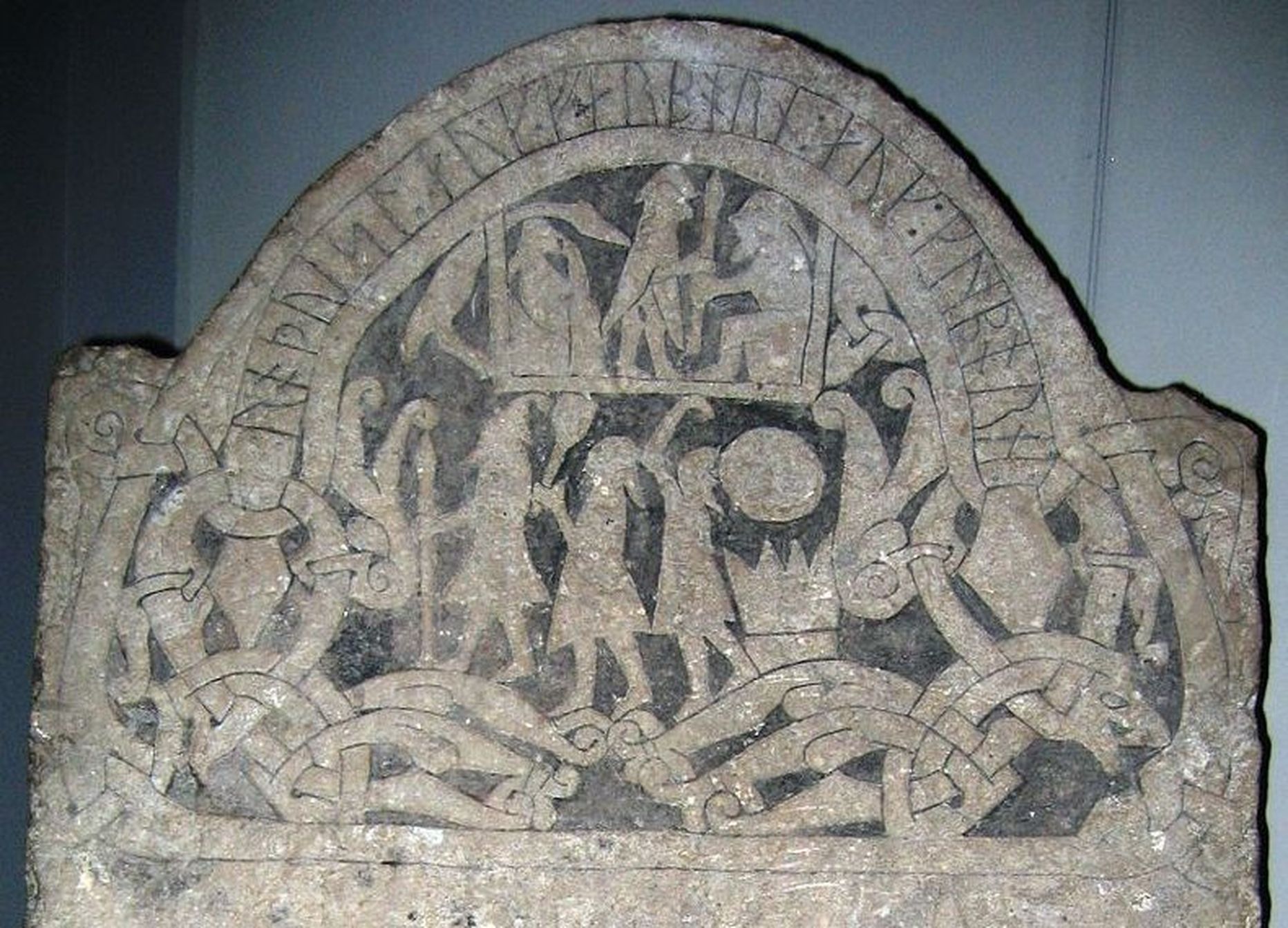 Muistseid Skandinaavia jumalaid kujutav steel Rootsi rahvusmuuseumis Stockholmis