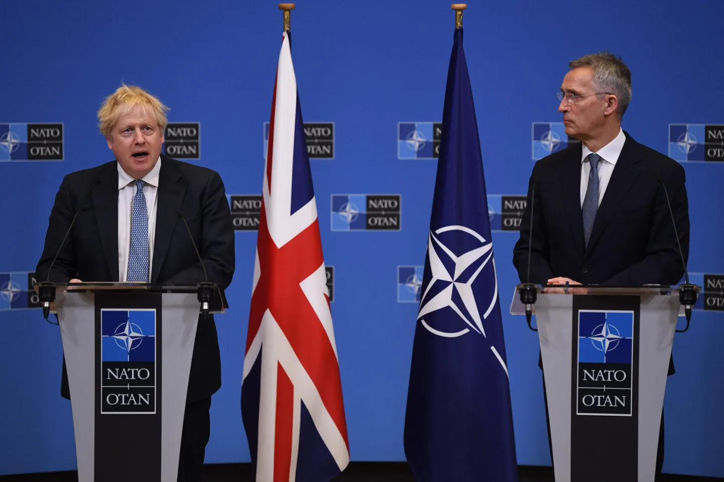 Briti peaminister Boris Johnson ja NATO peasekretär Jens Stoltenberg alliansi peakorteris Brüsselis 10. veebruaril 2022.