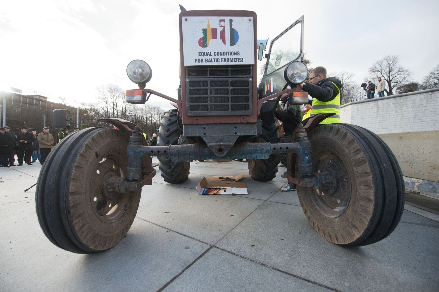 "Balti traktor Brüsselisse" põllumeeste toetusüritus Vabaduse väljakul.