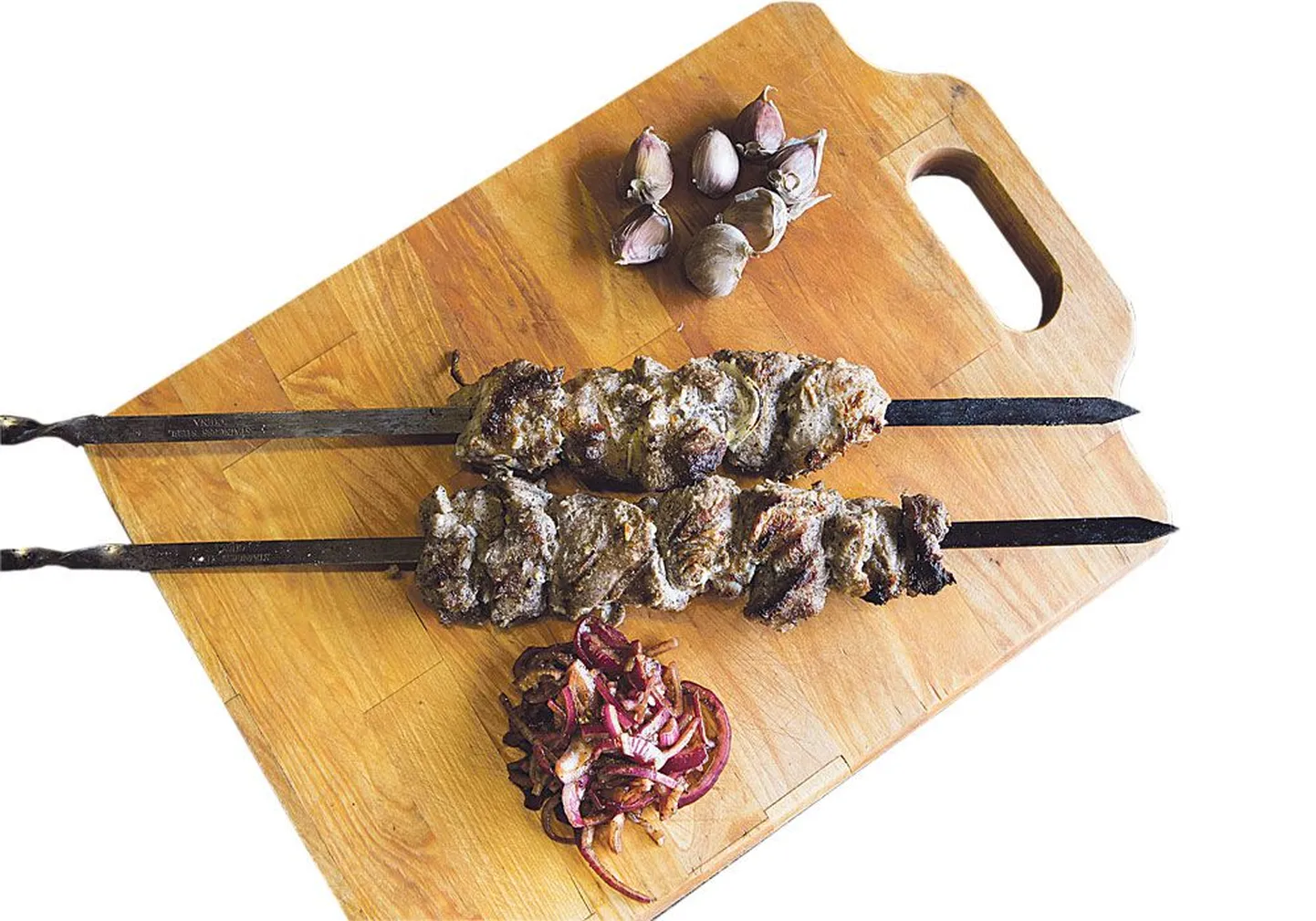 Шашлыки, барбекю, ребрышки, колбаски  вкусны, но 
могут вызвать проблемы со здоровьем.