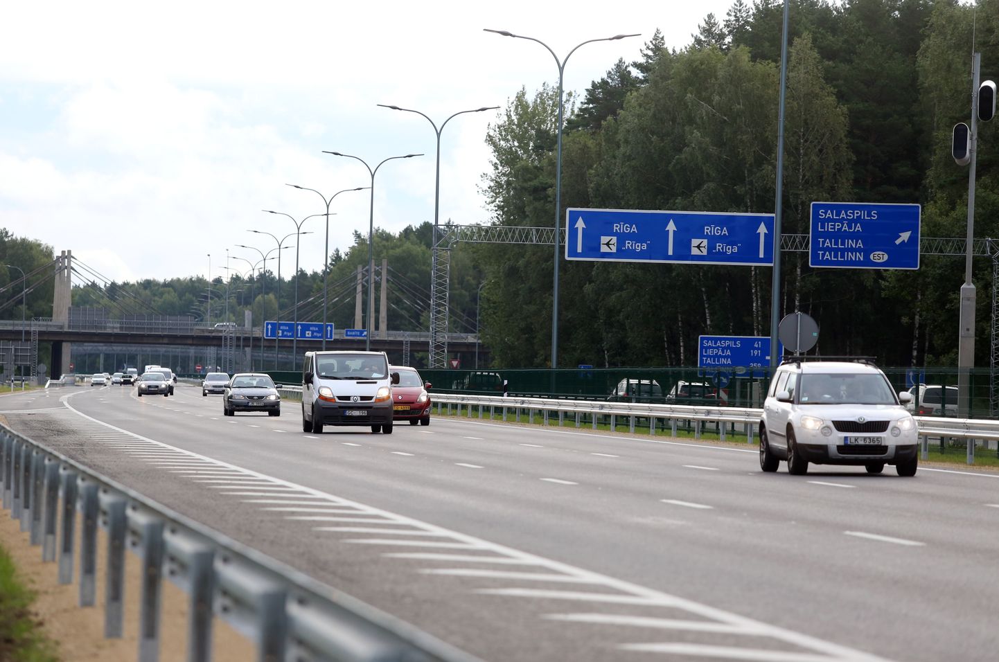 Atjaunotā Jūrmalas šoseja posmā no Rīgas robežai līdz  pieejām Jūrmalas caurlaižu punktam.