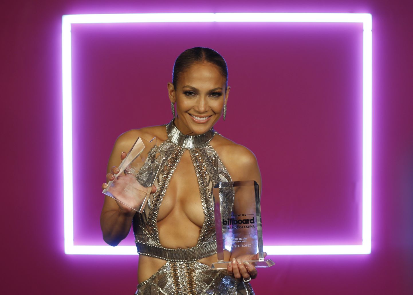 Jennifer Lopez esitas 2014. aastal Brasiilias toimunud turniiri ametlikku laulu.