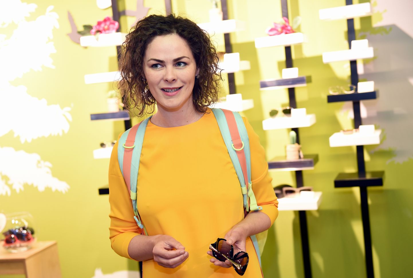 Aktrise Zane Dombrovska piedalās kampaņas "Palīdzi ieraudzīt - ziedo brilles līdzcilvēkiem" atklāšanas pasākumā optikas salonā "Metropole" veikalā "Stockmann".