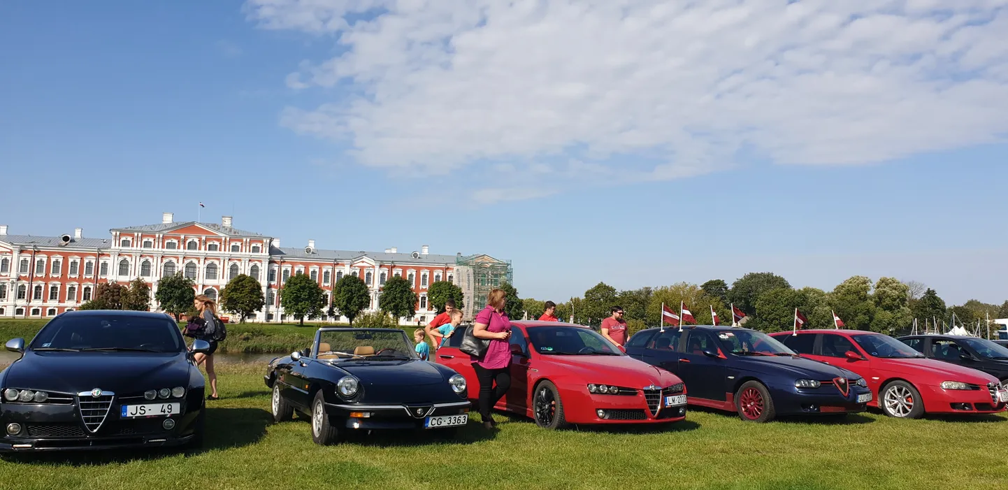 Alfa Romeo entuziastu salidojums AROMS