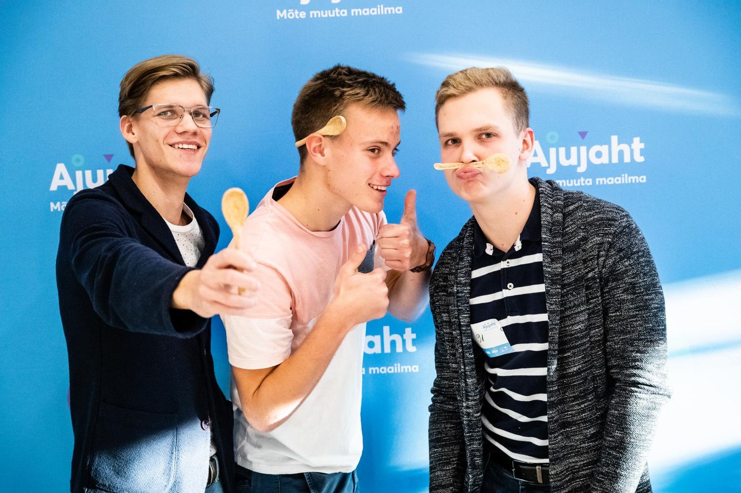Ajujahi konkursil pälvisid Tartu linna preemia idufirma Edible asutajad Tristan Roosipuu (vasakult), Georg Kaasik ja Brett-Peter Rästas söödavate lusikate eest.