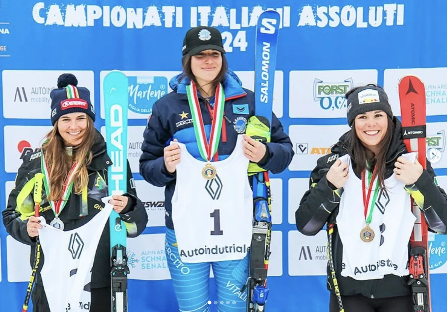 Matilde Lorenzi (keskel).
