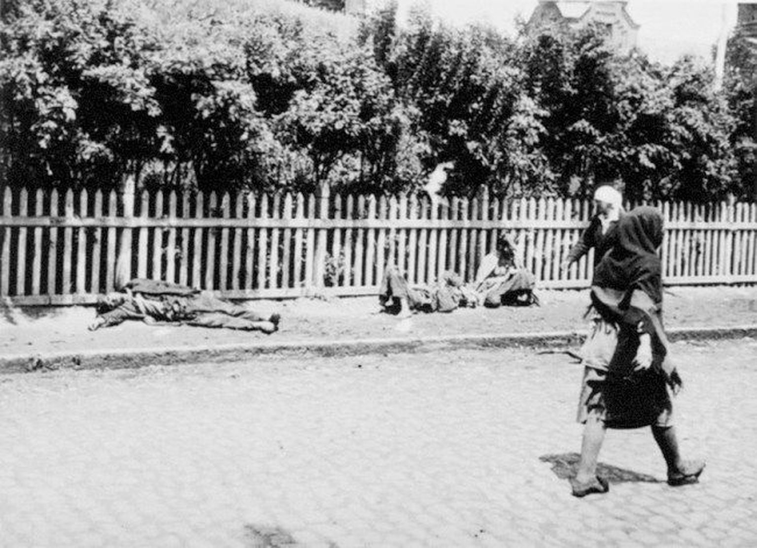 Holodomor. Nälginud talupojad Harkivi tänaval, 1933