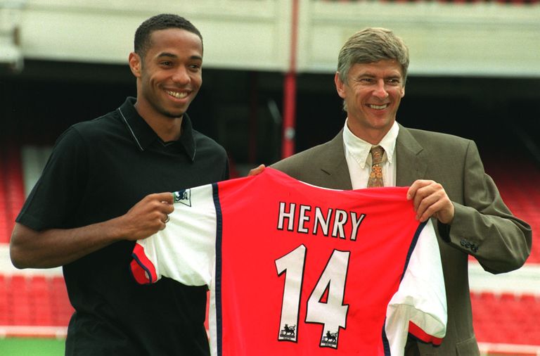1999. aasta suvel omandas Arsenal prantslase Thierry Henry mängijaõigused. Ründajast sai klubi legend.