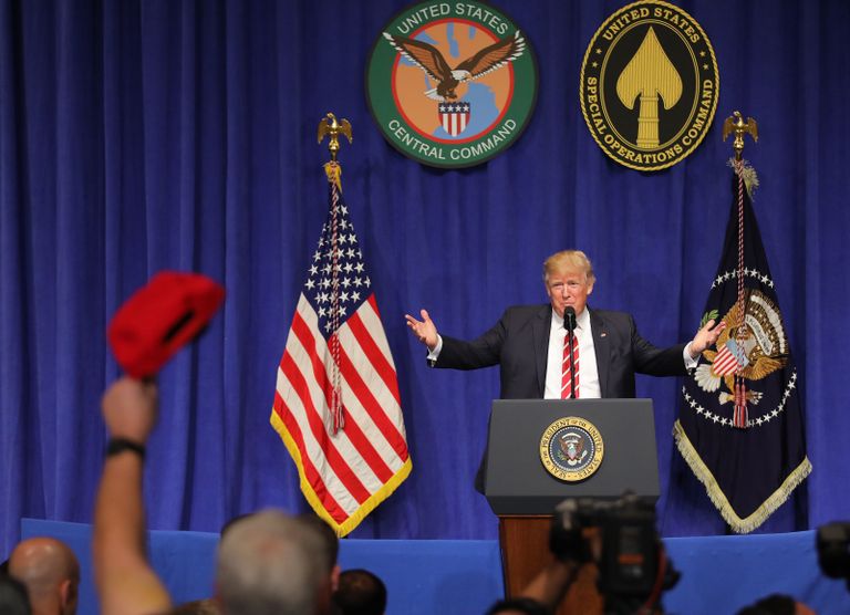 Donald Trump esines kõnega Floridas Tampas MacDilli õhujõudude baasis