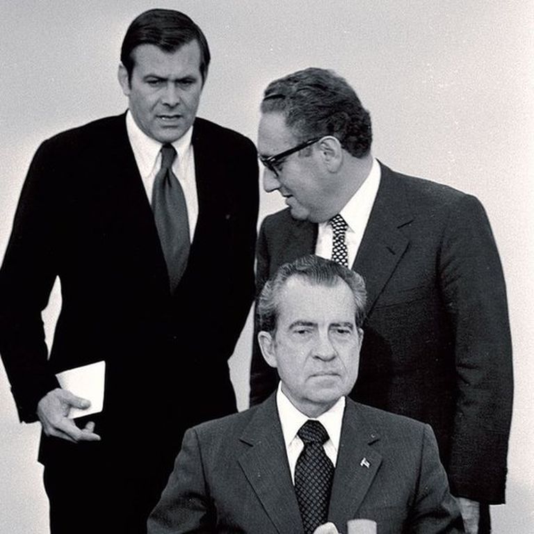 Дональд Рамсфельд, Генри Киссинджер и Ричард Никсон, 1974 год