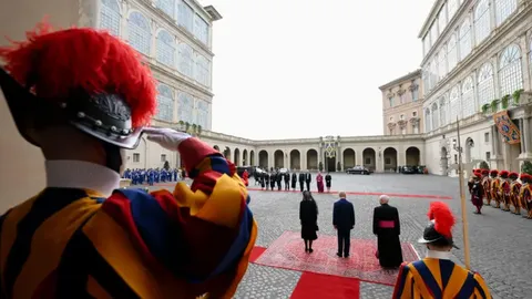 Примирение после Реформации: король Британии помолился вместе с папой римским